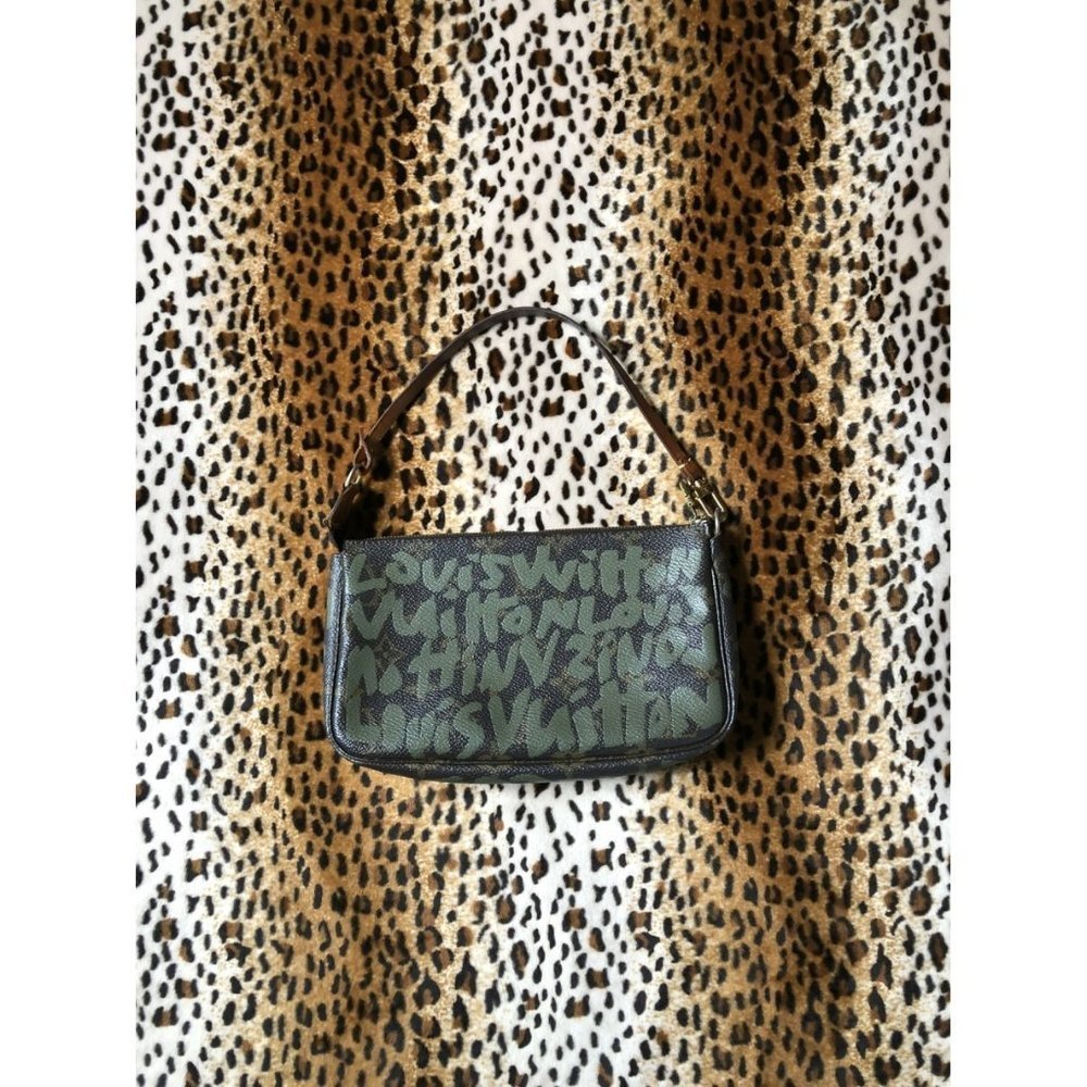 Louis Vuitton Pochette - Picture 8 of 8